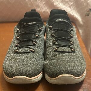 Sketchers go walk tennis shoes